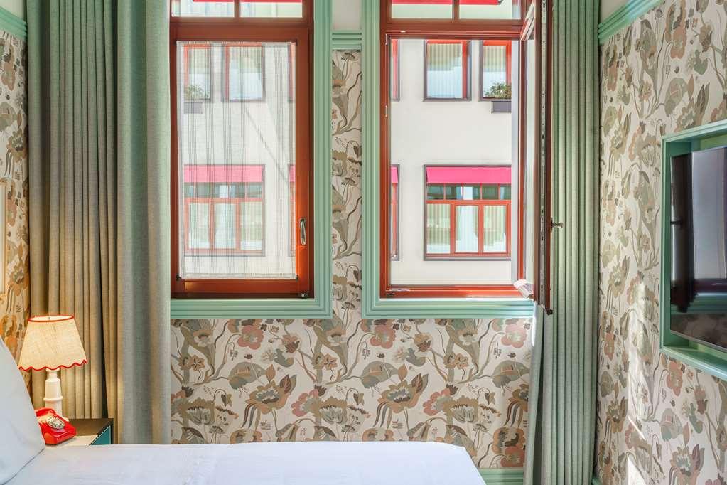 The Editory Boulevard Aliados Hotel - Preferred Hotels Πόρτο Δωμάτιο φωτογραφία A room at the hotel